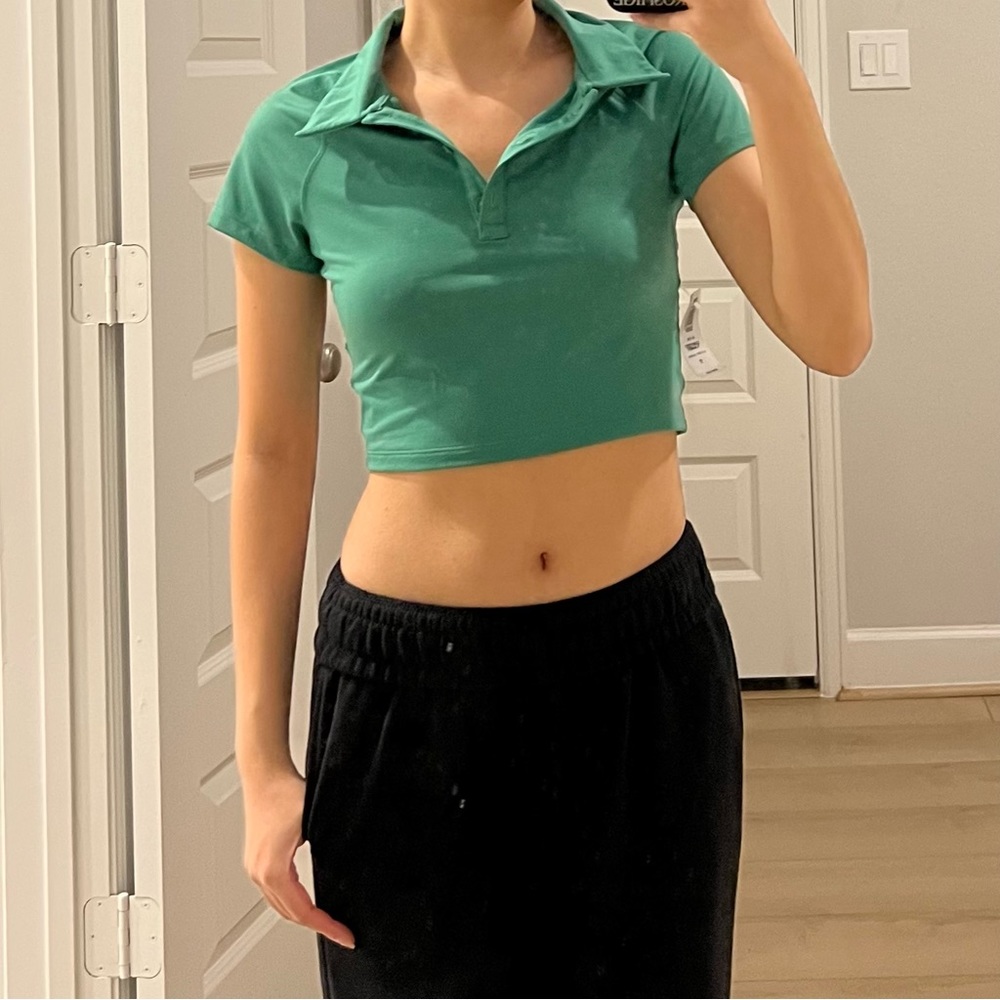 Aritzia Tna green contest t-shirt crop top